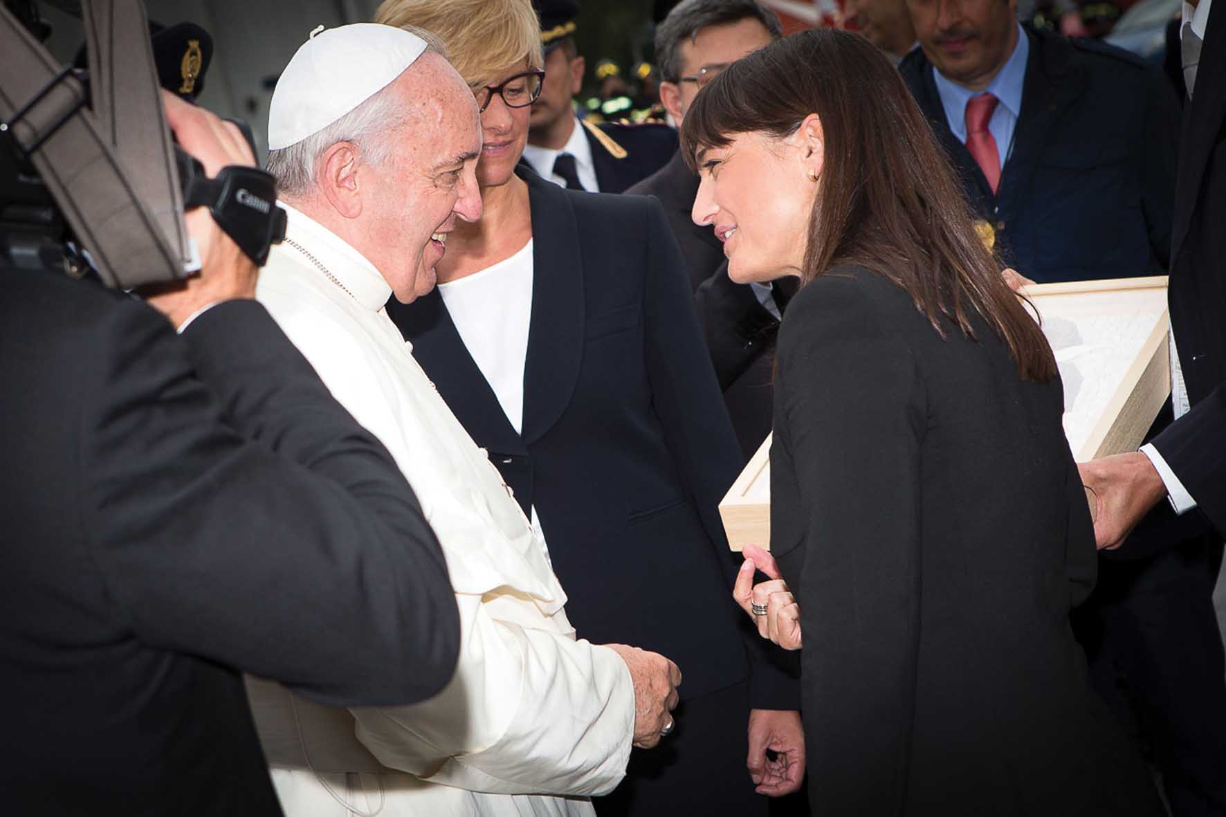 FVG visita papa Francesco Redipuglia serracchiani accoglie papa 1