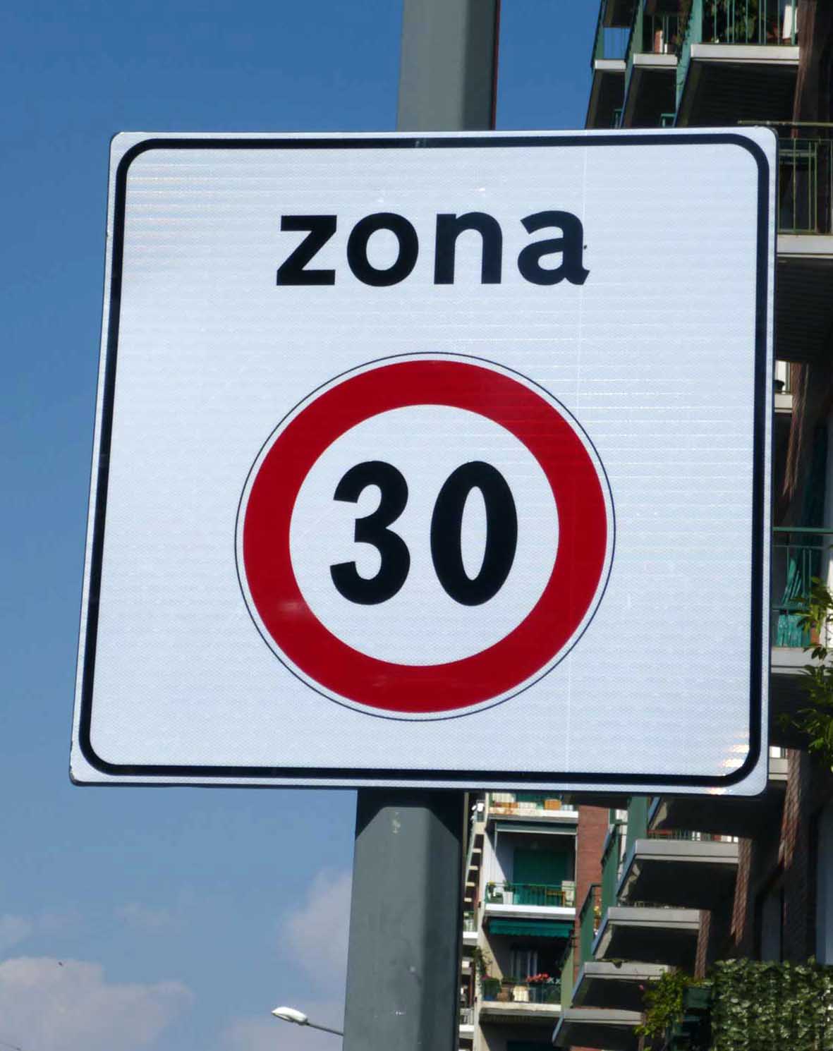 cartello stradale limite velocità 30 km ora