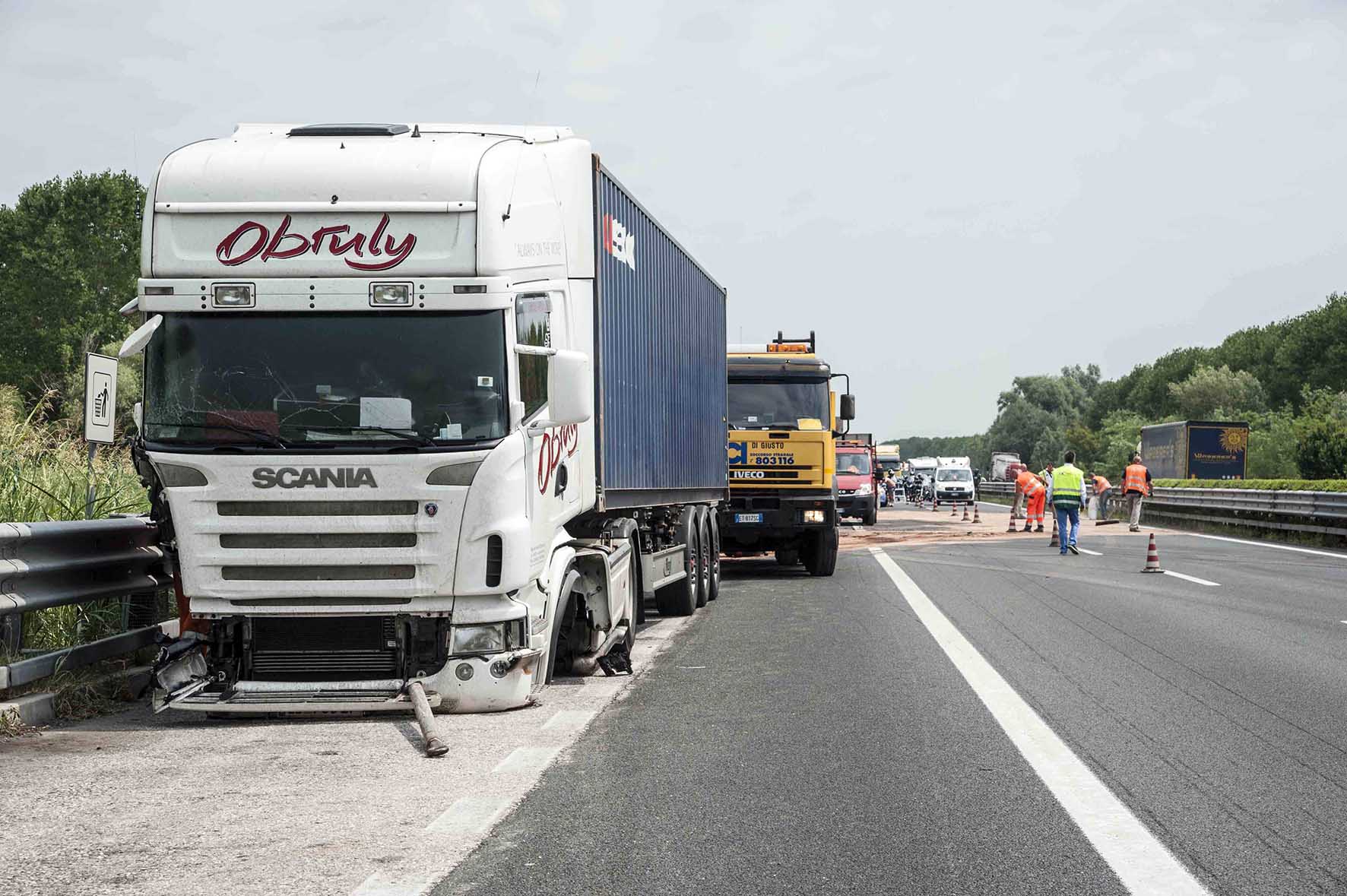 A4 Palmanova Incidente sever 8 luglio 2015 camion coinvolto