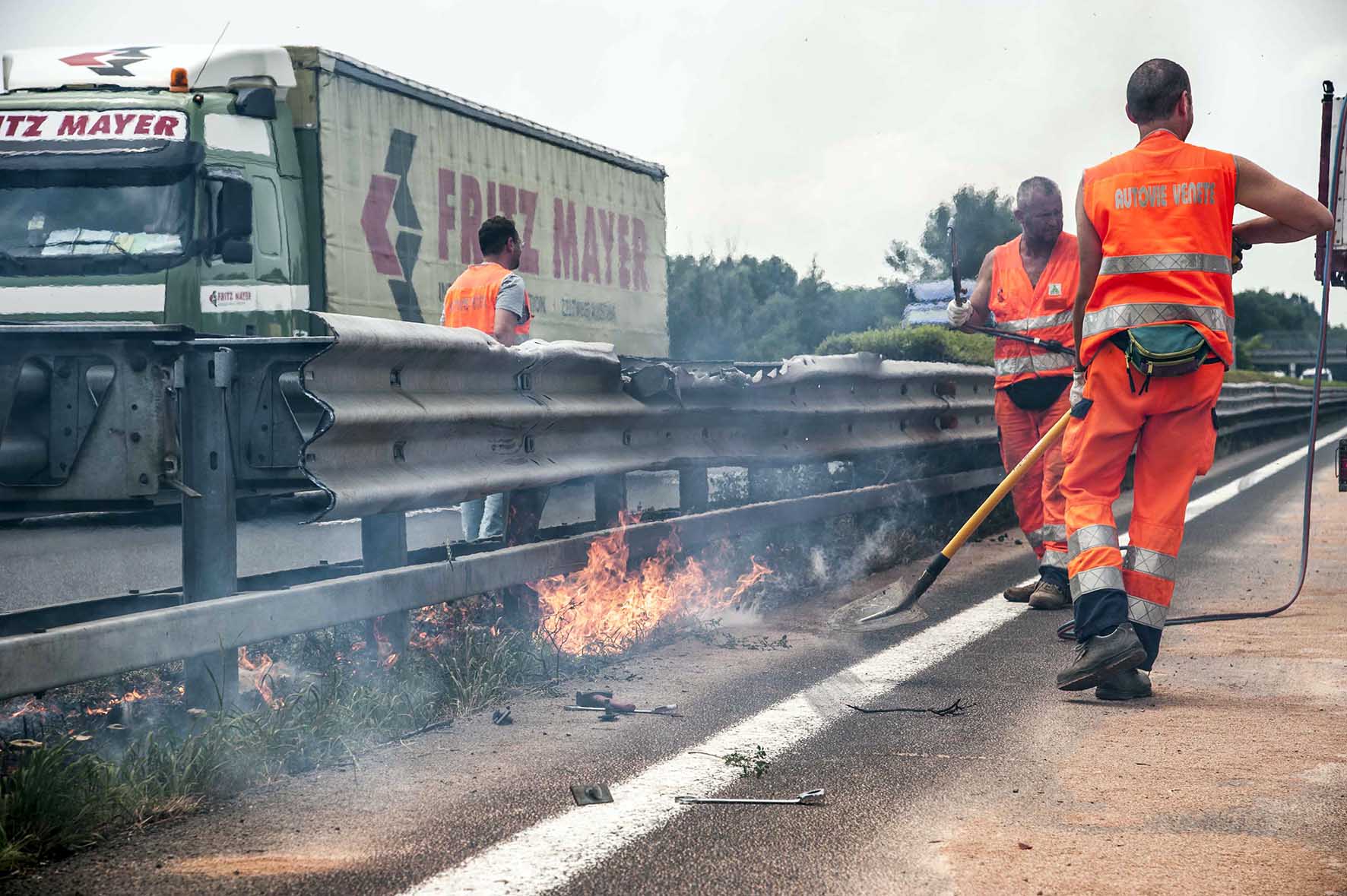 A4 Palmanova Incidente sever 8 luglio 2015 incendio guardrail distrutto