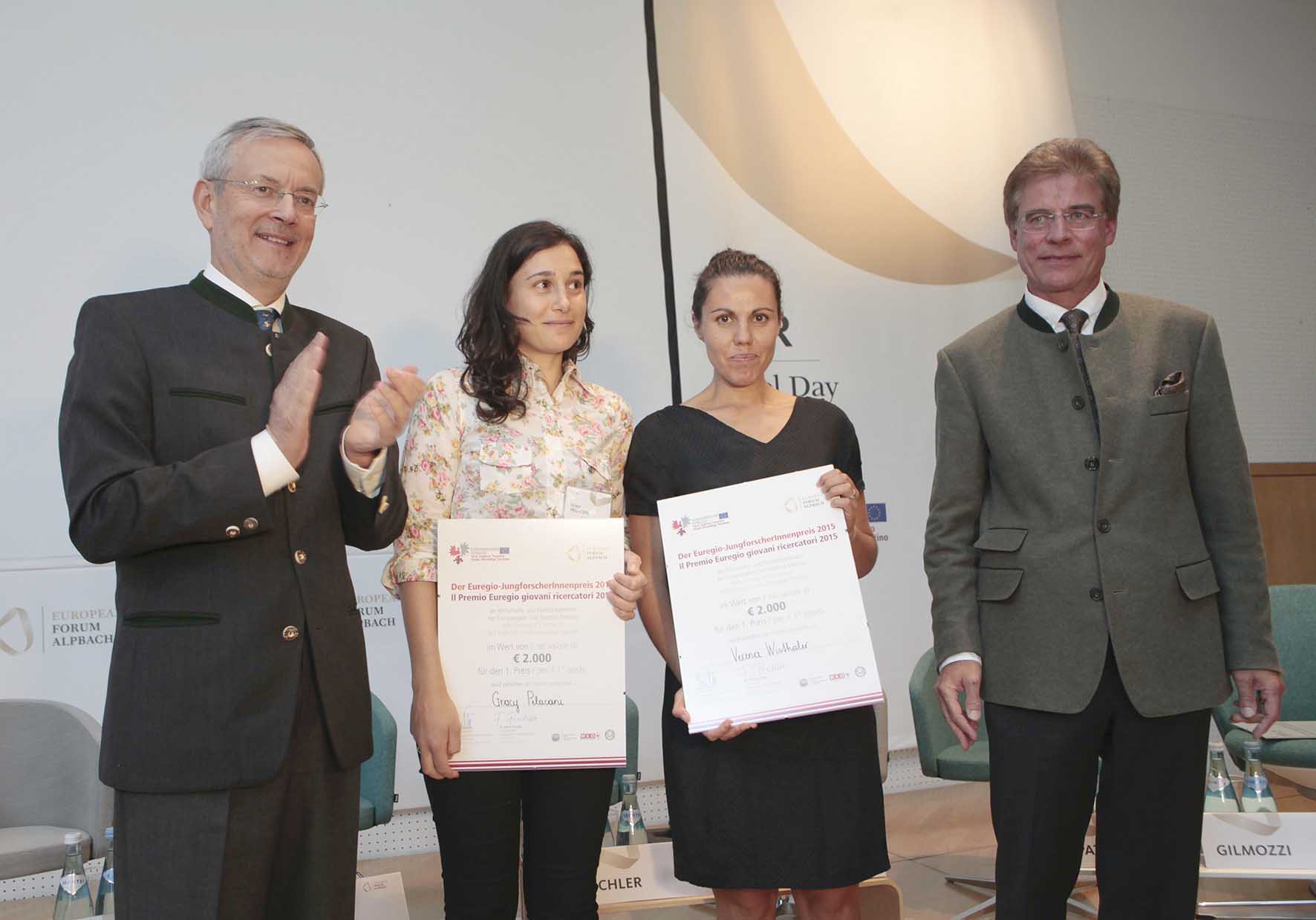 Alpbach 2015 Premiazione giovani ricercatrici da sx Michl Ebner Gracy Pelacani Verena Wisthaler Konrad Bergmaister