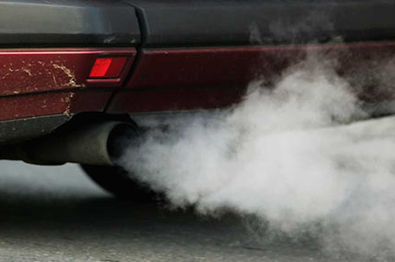 inquinamento scappamento scarico auto