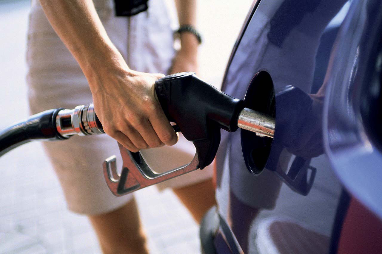 consumi petroliferi carburanti pompa gasolio diesel