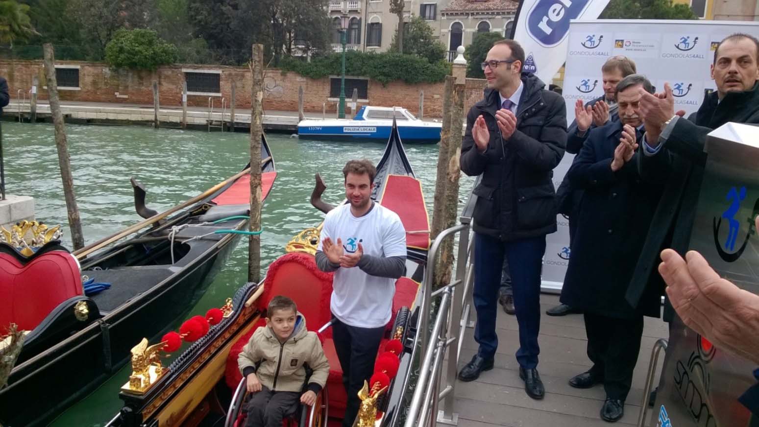 Venezia pontile da gondola accessibile disabili Nicolò in gondola