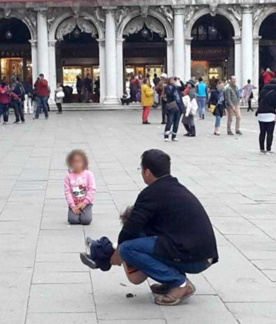 bambino defeca in piazza san marco