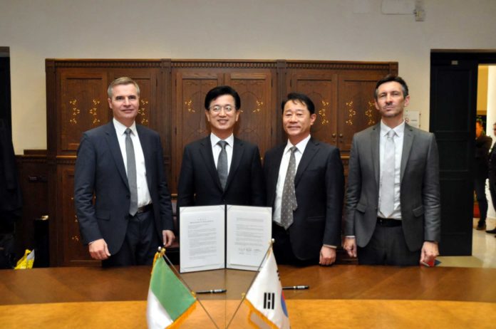 da sx amministratore delegato di Solidpower, Alberto Ravagni, e da Won Lee, amministratore delegato di FCI sindaco di Daejeong Jeong Her e Achille spinelli celle a combustibile