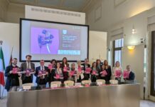 Violenza economica, da Vicenza un messaggio a tutta Italia: i Commercialisti in prima linea per la libertà delle donne resentata oggi nella sede dell’ODCEC di Vicenza la campagna “Pensavi fosse amore…”, promossa dal Comitato Pari Opportunità dell’Ordine insieme al Comune. Dopo la presentazione al Senato, l’iniziativa ha ottenuto il patrocinio di ANCI e sarà messa a disposizione di tutti i Comuni italiani. De Toma: «La violenza economica non lascia lividi, ma può togliere a una donna la libertà di scegliere il proprio futuro». Ferronato: «Dietro ad ogni numero ci sono famiglie, progetti di vita e scelte che devono essere compiute liberamente».