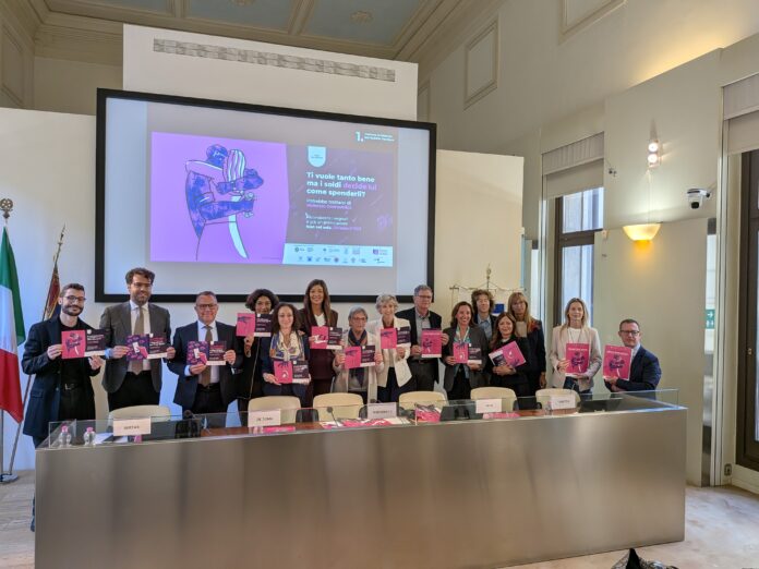 Presentazione campagna antiviolenza commercialisti vicenza resentata oggi nella sede dell’ODCEC di Vicenza la campagna “Pensavi fosse amore…”, promossa dal Comitato Pari Opportunità dell’Ordine insieme al Comune. Dopo la presentazione al Senato, l’iniziativa ha ottenuto il patrocinio di ANCI e sarà messa a disposizione di tutti i Comuni italiani. De Toma: «La violenza economica non lascia lividi, ma può togliere a una donna la libertà di scegliere il proprio futuro». Ferronato: «Dietro ad ogni numero ci sono famiglie, progetti di vita e scelte che devono essere compiute liberamente».