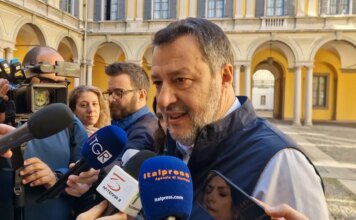 Milano, Salvini “Se necessario i parà useranno Lince e droni”. Mattarella firma il decreto sicurezza